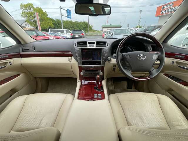 2010 Lexus LS – thumbnail 4