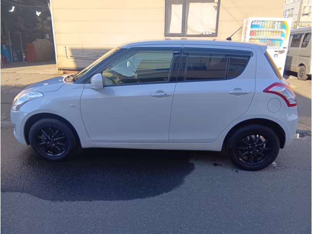 2011 Suzuki Swift – thumbnail 4