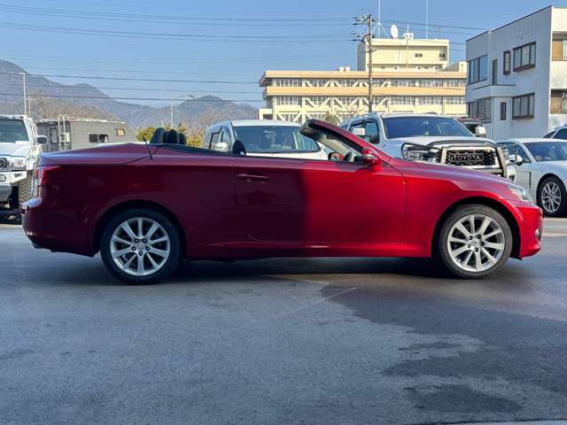 2010 Lexus IS Convertible – thumbnail 4