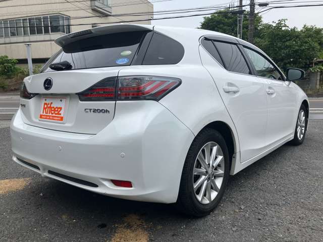2011 Lexus CT – thumbnail 2