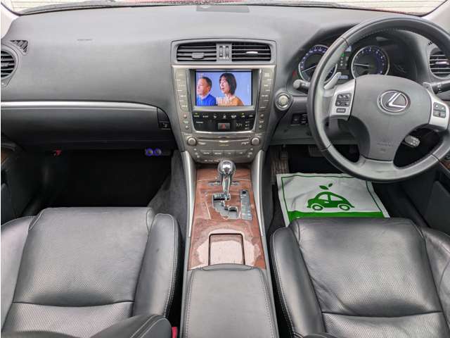 2011 Lexus IS – thumbnail 3