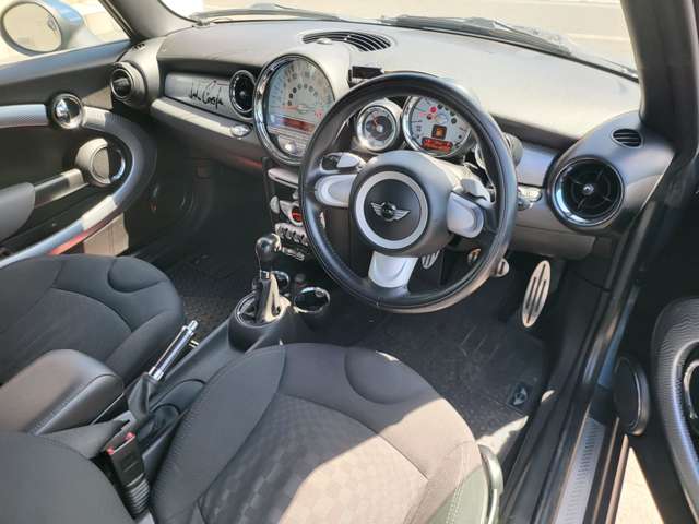 2010 MINI Mni Convertible – thumbnail 3