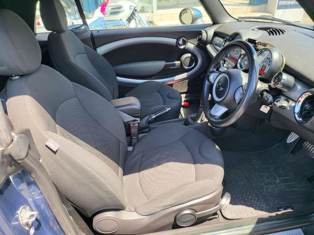 2010 MINI Mni Convertible – thumbnail 4