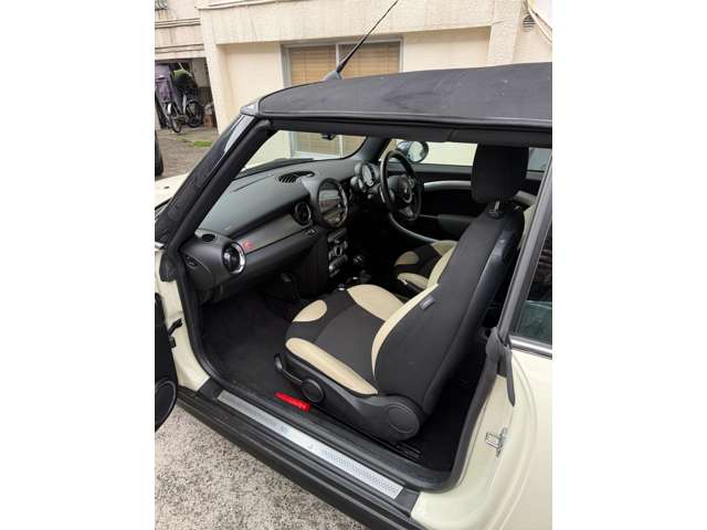 2009 MINI Mni Convertible – thumbnail 2