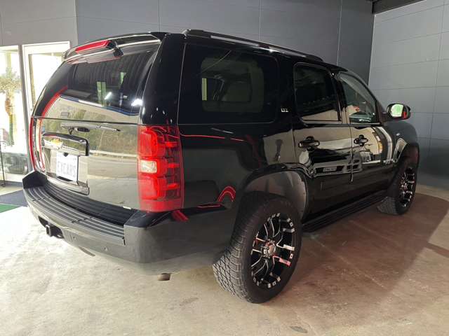 2007 Chevrolet Tahoe – thumbnail 2