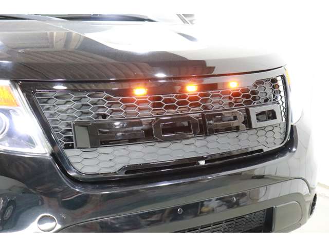 2011 Ford Explorer – thumbnail 2