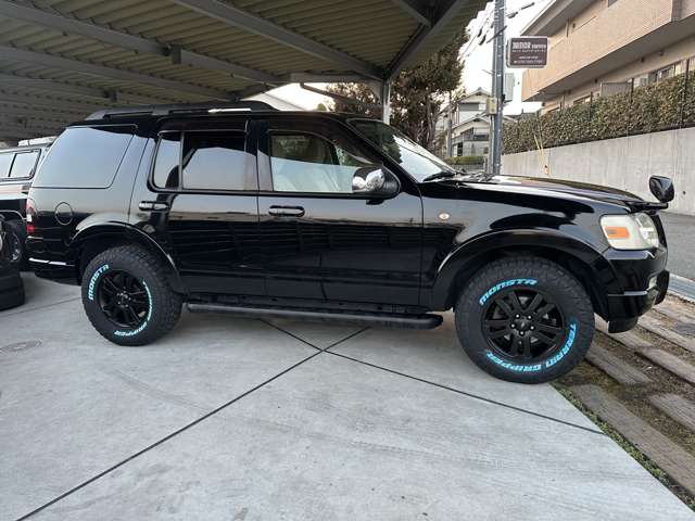 2010 Ford Explorer – thumbnail 3