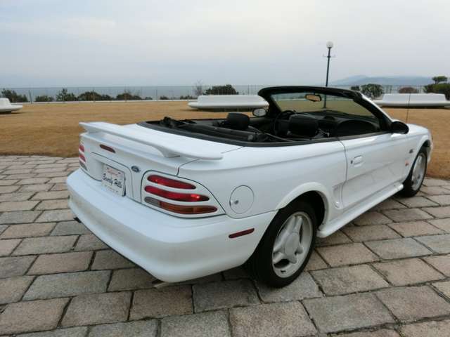 1994 Ford Mustang Convertible – thumbnail 3