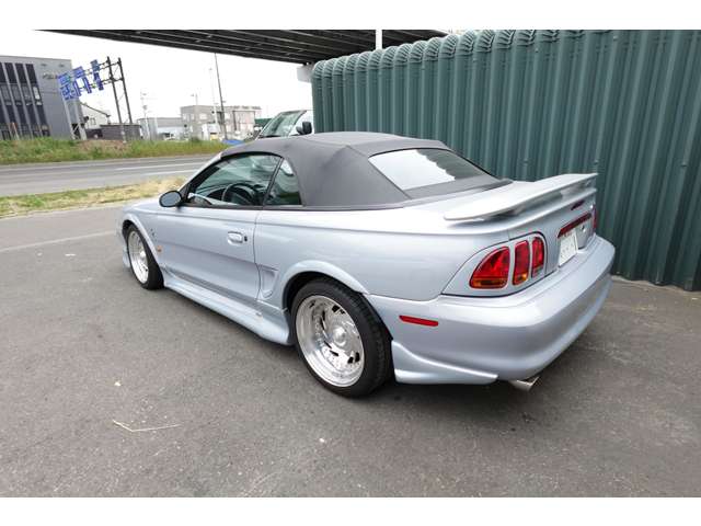 1995 Ford Mustang Convertible – thumbnail 2