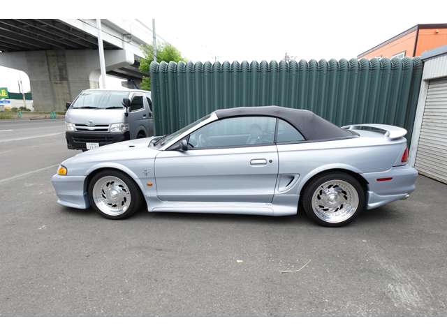 1995 Ford Mustang Convertible – thumbnail 3
