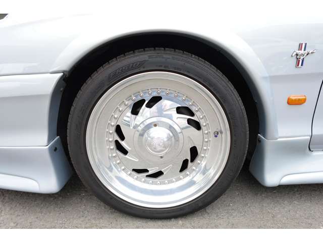 1995 Ford Mustang Convertible – thumbnail 4