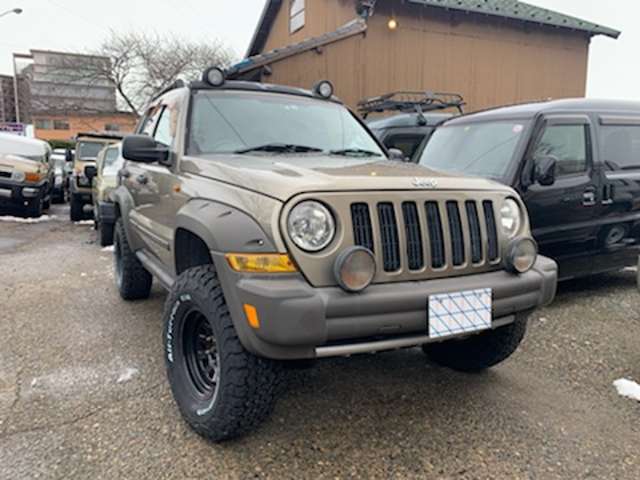 2006 Jeep Cherokee – thumbnail 2