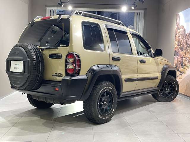2006 Jeep Cherokee – thumbnail 2