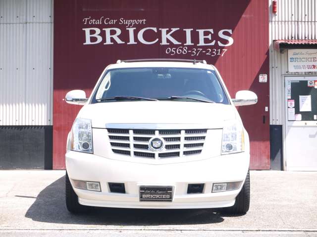 2011 Cadillac Escalade – thumbnail 2