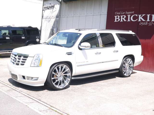 2011 Cadillac Escalade – thumbnail 3