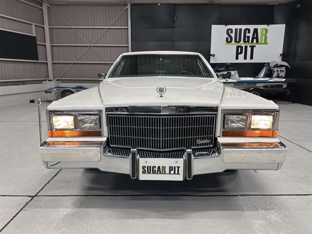 1992 Cadillac Fleetwood – thumbnail 2