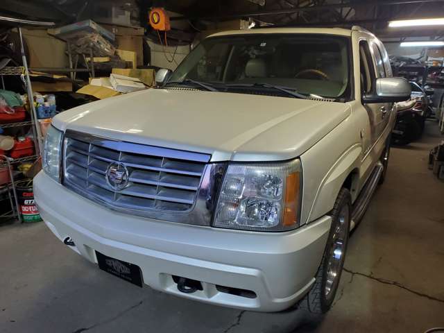 2004 Cadillac Escalade – thumbnail 4