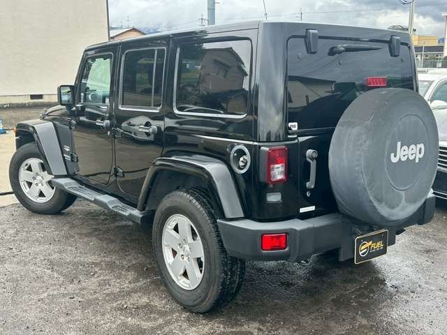 2011 Jeep Wrangler – thumbnail 2