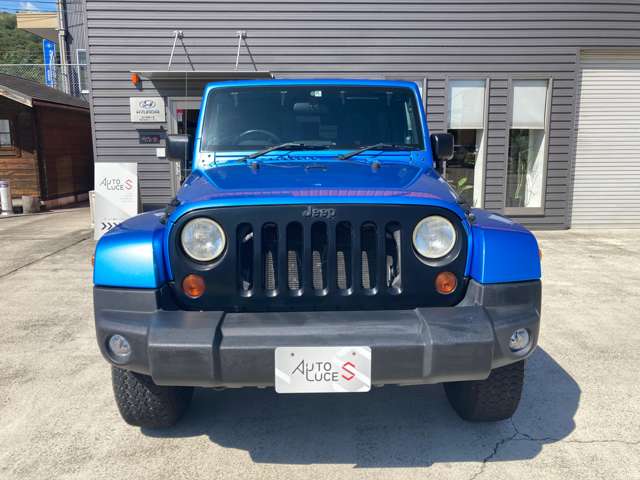 2010 Jeep Wrangler – thumbnail 2