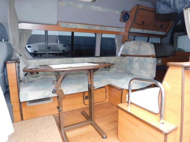 2007 Toyota Regius Ace – thumbnail 4