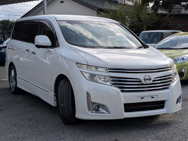 2011 Nissan Elgrand – thumbnail 3