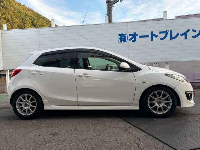 2009 Mazda Demio – thumbnail 3