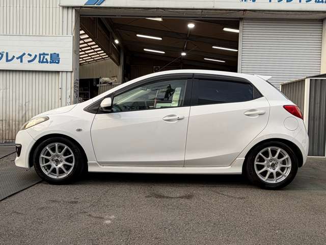 2009 Mazda Demio – thumbnail 4