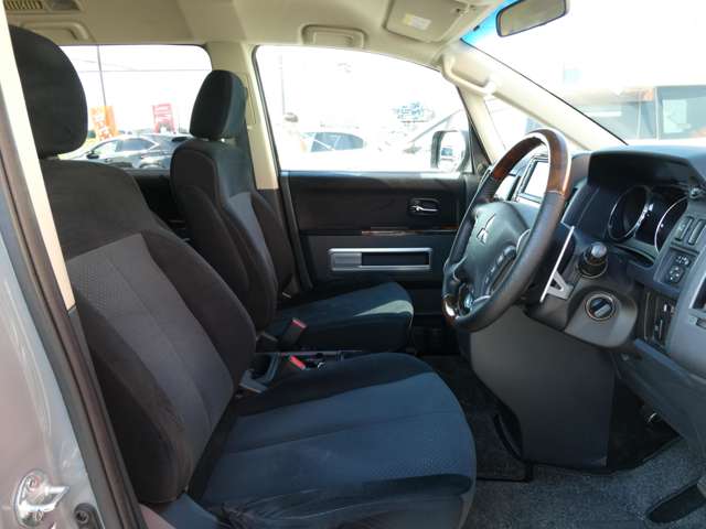 2009 Mitsubishi Delica D:5 – thumbnail 3