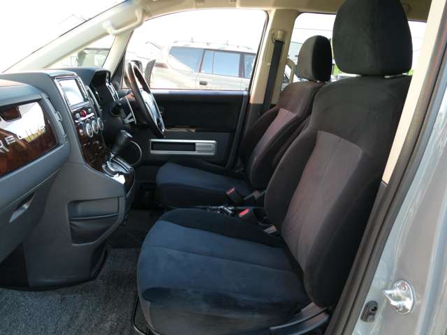 2009 Mitsubishi Delica D:5 – thumbnail 4