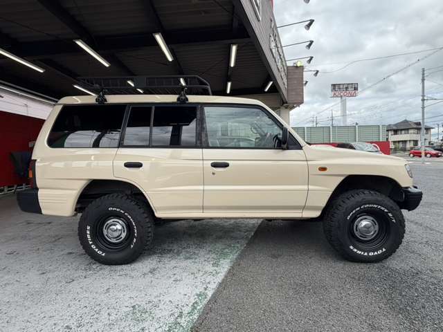 1998 Mitsubishi Pajero – thumbnail 4