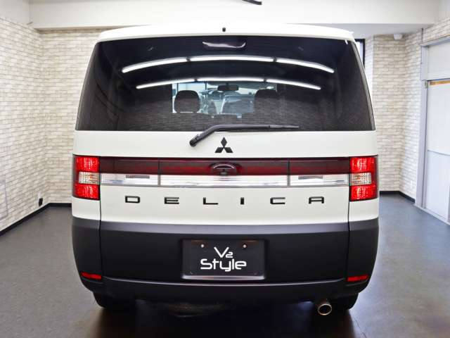2010 Mitsubishi Delica D:5 – thumbnail 3