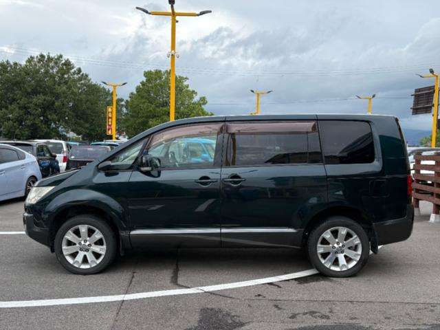 2011 Mitsubishi Delica D:5 – thumbnail 4