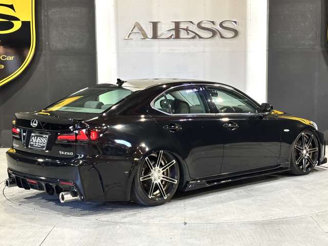 2005 Lexus IS – thumbnail 3
