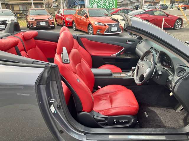 2011 Lexus IS Convertible – thumbnail 4