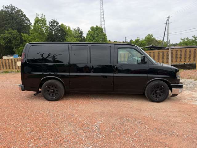 2009 Chevrolet Express – thumbnail 4