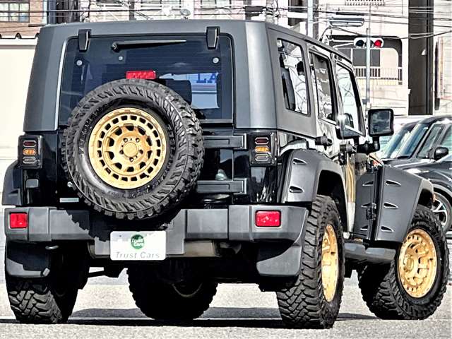 2010 Jeep Wrangler – thumbnail 2