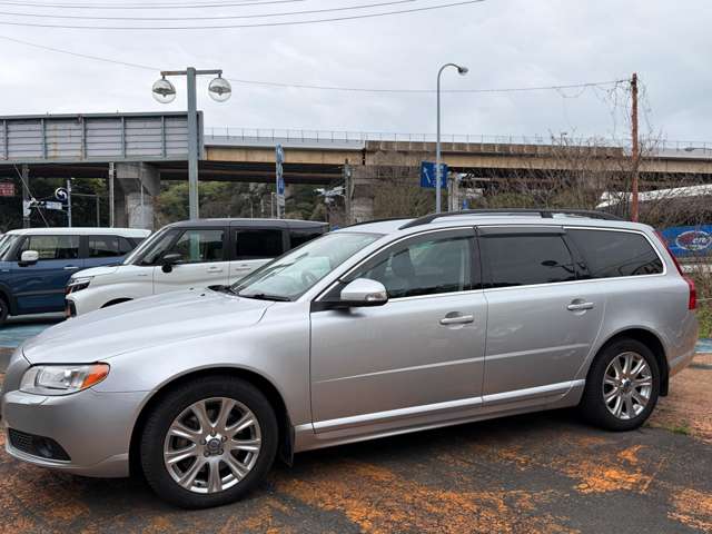 2011 Volvo V70 – thumbnail 4