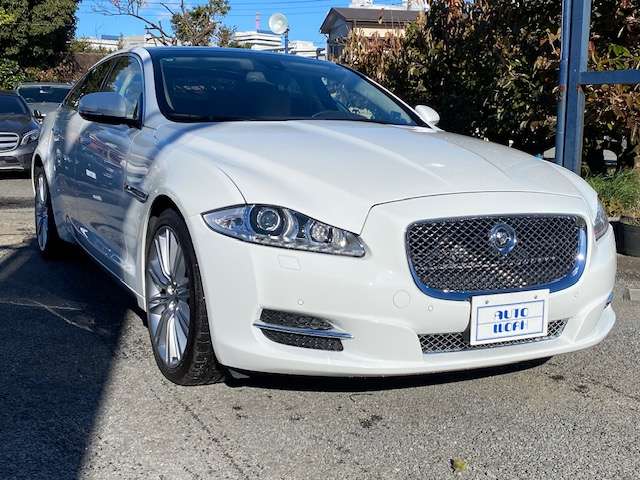 2010 Jaguar XJ – thumbnail 3
