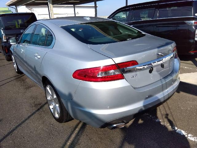 2011 Jaguar XF – thumbnail 2