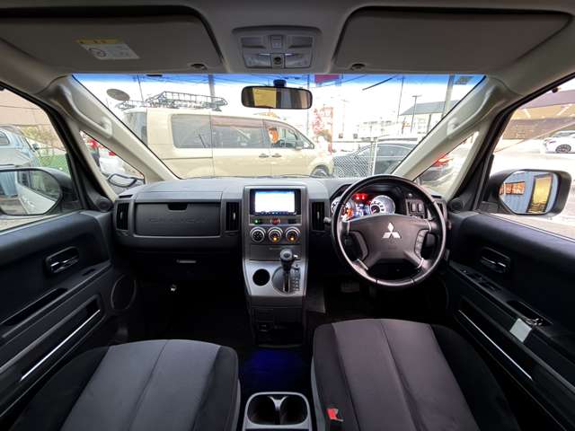 2011 Mitsubishi Delica D:5 – thumbnail 2