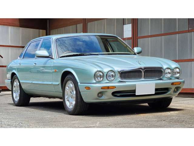 2002 Jaguar XJ – thumbnail 3