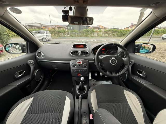 2010 Renault Lutecia – thumbnail 2
