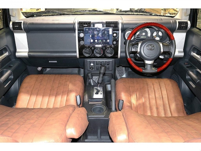 2011 Toyota FJ Cruiser – thumbnail 2