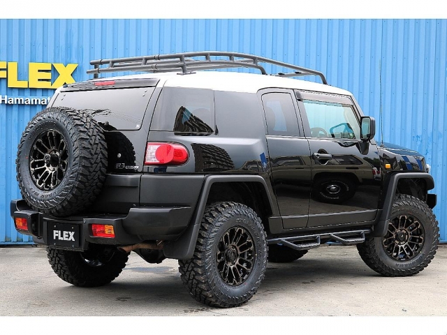 2011 Toyota FJ Cruiser – thumbnail 3