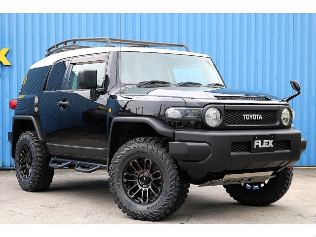 2011 Toyota FJ Cruiser – thumbnail 4