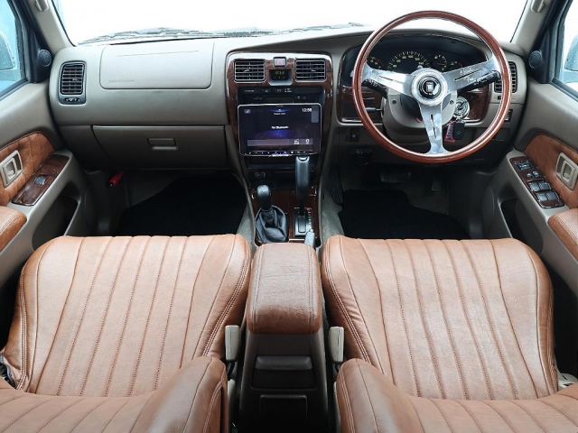 2002 Toyota Hilux Surf – thumbnail 4