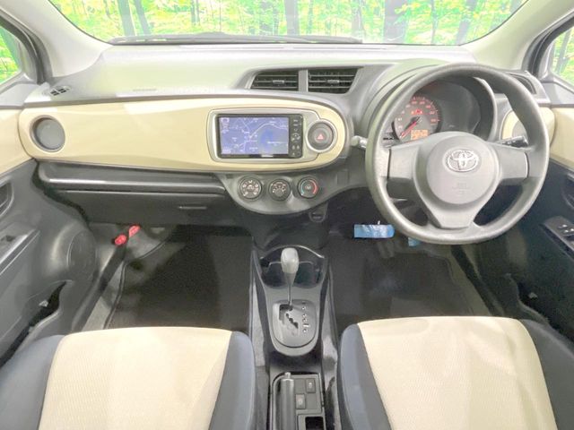 2011 Toyota Vitz – thumbnail 2