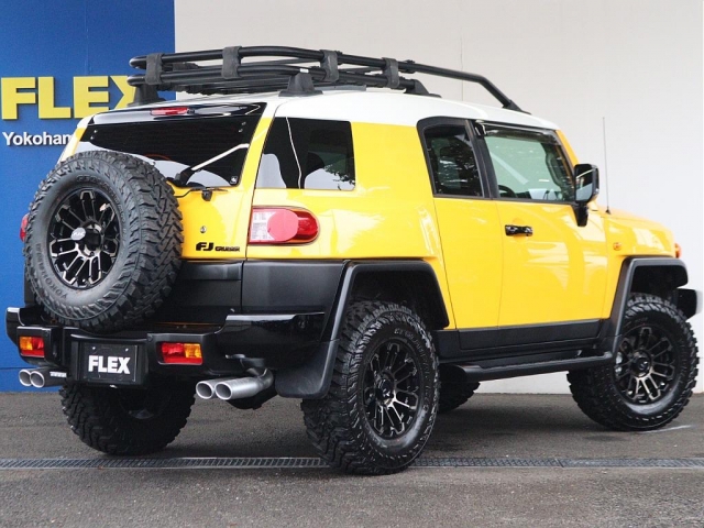 2011 Toyota FJ Cruiser – thumbnail 2