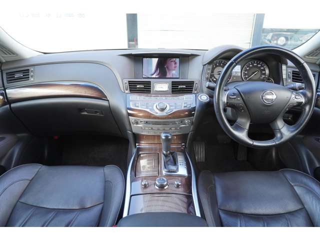 2011 Nissan Fuga Hybrid – thumbnail 2