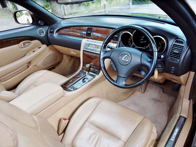2010 Lexus SC – thumbnail 3